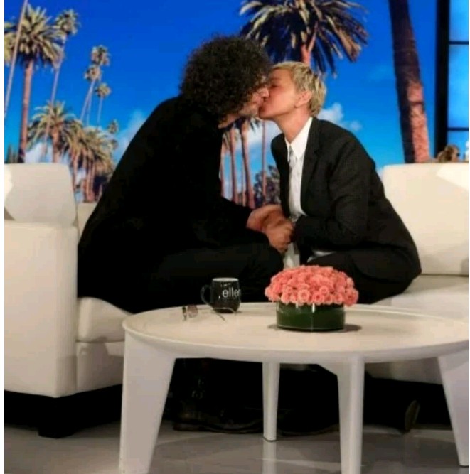 Ellen DeGeneres and Howard Shared a kiss on the Ellen DeGeneres show